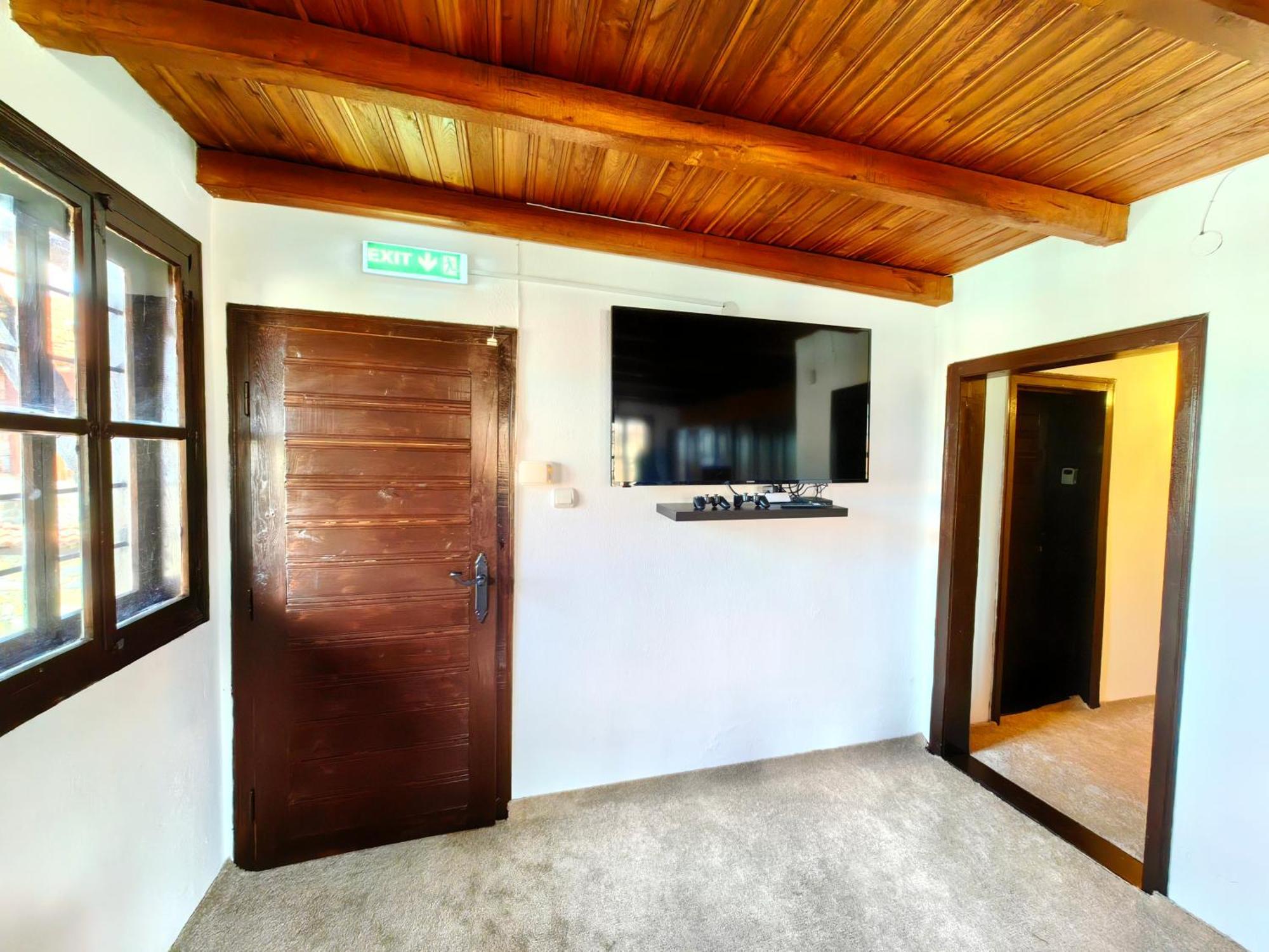 Complex Arbanashki Style-Panoramic View With Summer And Winter Terrace, Jacuzzi, Sauna, Children'S And Adult Area With Cinema Summer Arbanasi Eksteriør billede