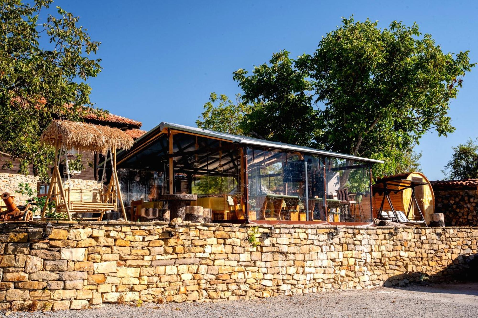 Complex Arbanashki Style-Panoramic View With Summer And Winter Terrace, Jacuzzi, Sauna, Children'S And Adult Area With Cinema Summer Arbanasi Eksteriør billede