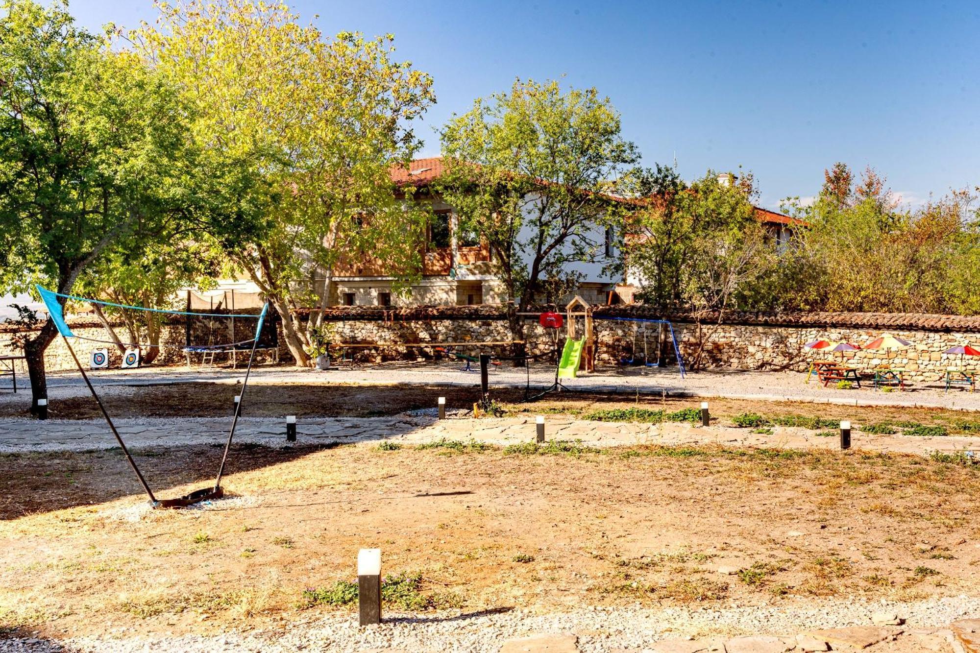 Complex Arbanashki Style-Panoramic View With Summer And Winter Terrace, Jacuzzi, Sauna, Children'S And Adult Area With Cinema Summer Arbanasi Eksteriør billede