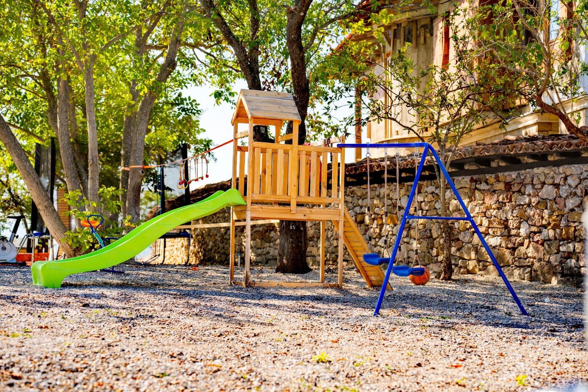 Complex Arbanashki Style-Panoramic View With Summer And Winter Terrace, Jacuzzi, Sauna, Children'S And Adult Area With Cinema Summer Arbanasi Eksteriør billede