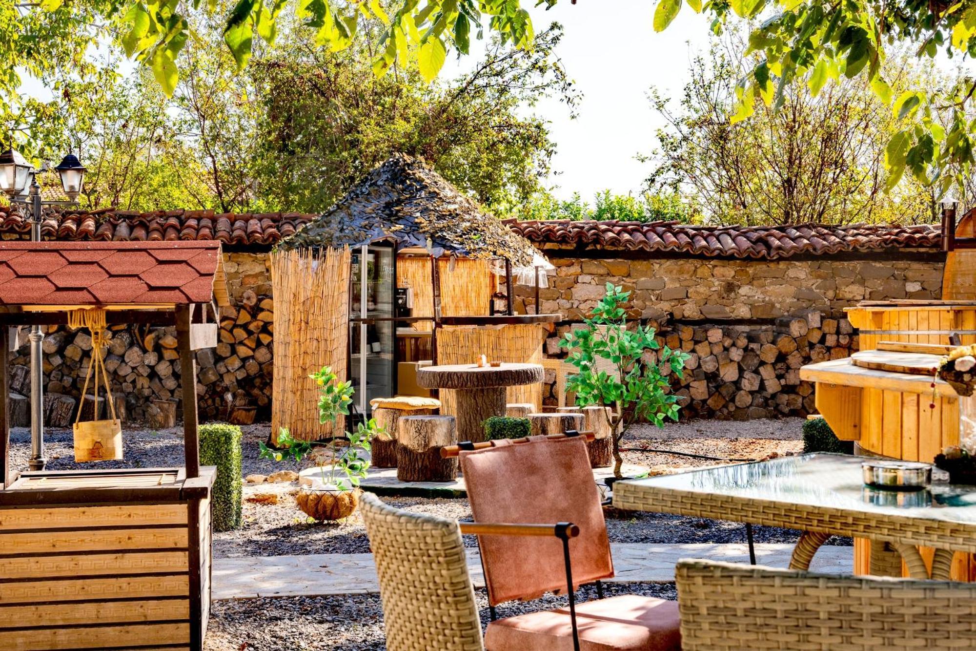 Complex Arbanashki Style-Panoramic View With Summer And Winter Terrace, Jacuzzi, Sauna, Children'S And Adult Area With Cinema Summer Arbanasi Eksteriør billede
