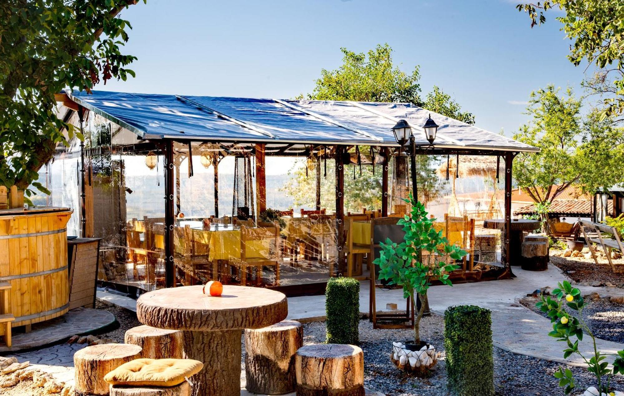 Complex Arbanashki Style-Panoramic View With Summer And Winter Terrace, Jacuzzi, Sauna, Children'S And Adult Area With Cinema Summer Arbanasi Eksteriør billede