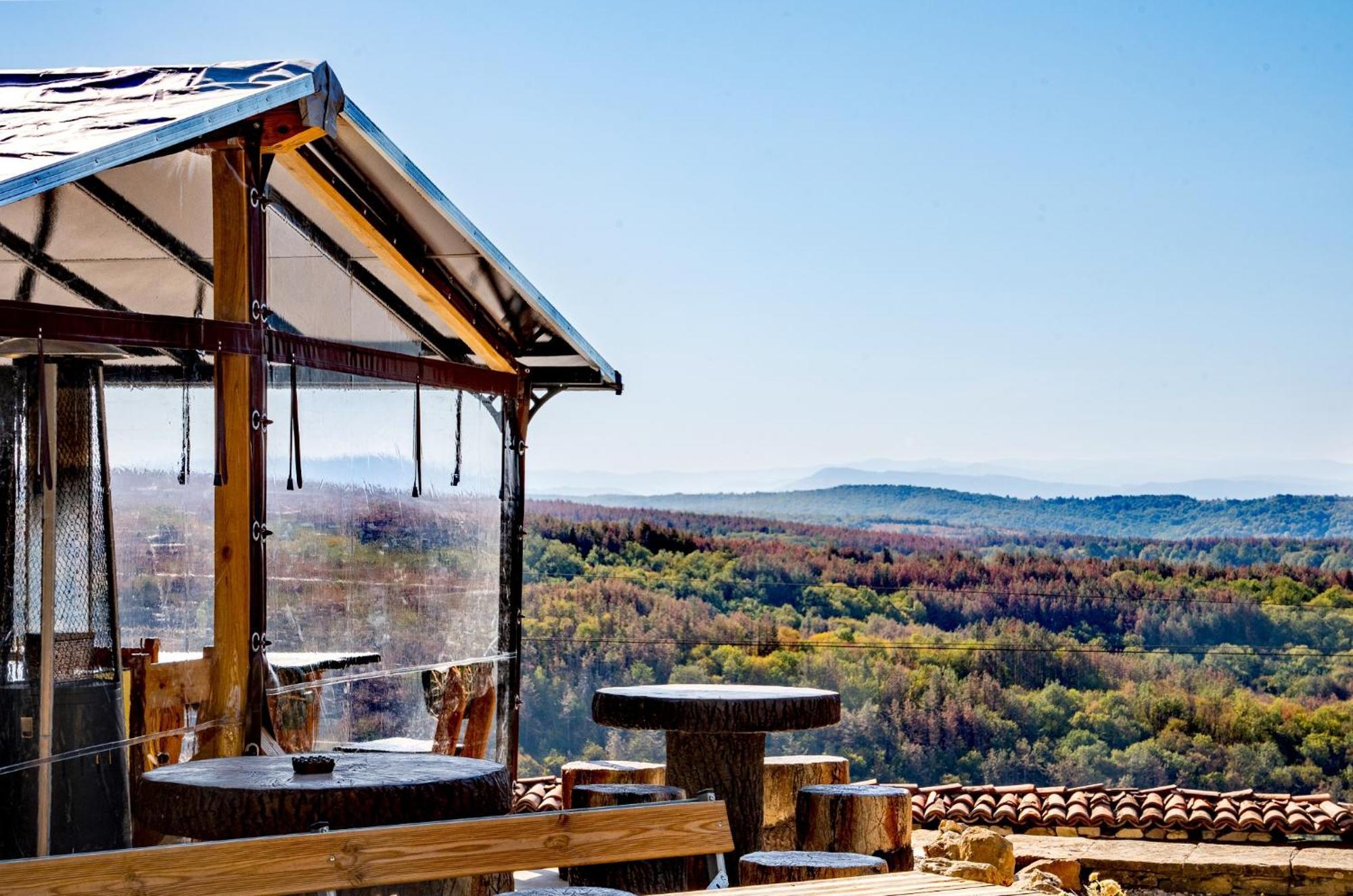 Complex Arbanashki Style-Panoramic View With Summer And Winter Terrace, Jacuzzi, Sauna, Children'S And Adult Area With Cinema Summer Arbanasi Eksteriør billede