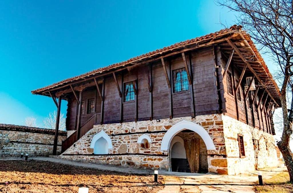 Complex Arbanashki Style-Panoramic View With Summer And Winter Terrace, Jacuzzi, Sauna, Children'S And Adult Area With Cinema Summer Arbanasi Eksteriør billede