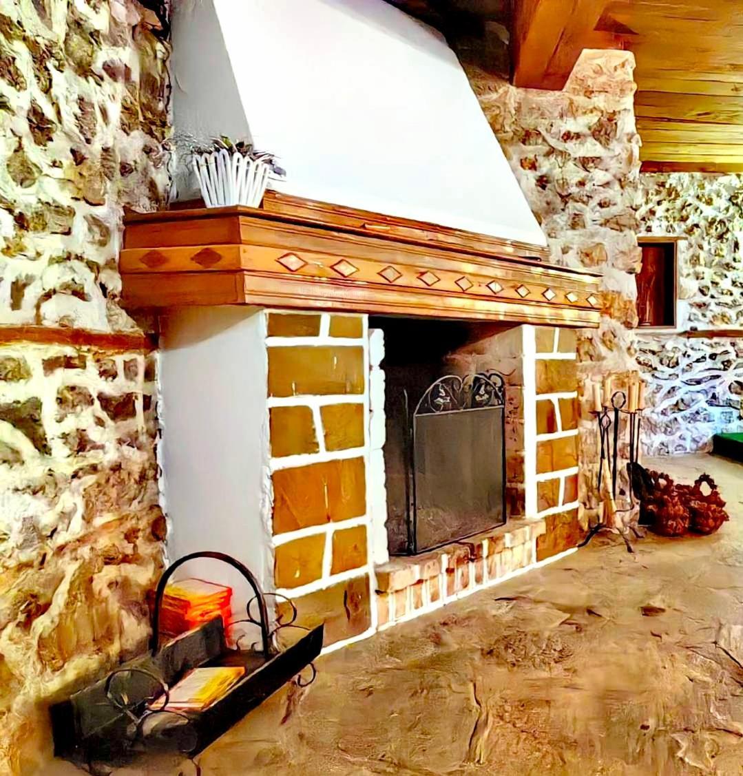 Complex Arbanashki Style-Panoramic View With Summer And Winter Terrace, Jacuzzi, Sauna, Children'S And Adult Area With Cinema Summer Arbanasi Eksteriør billede