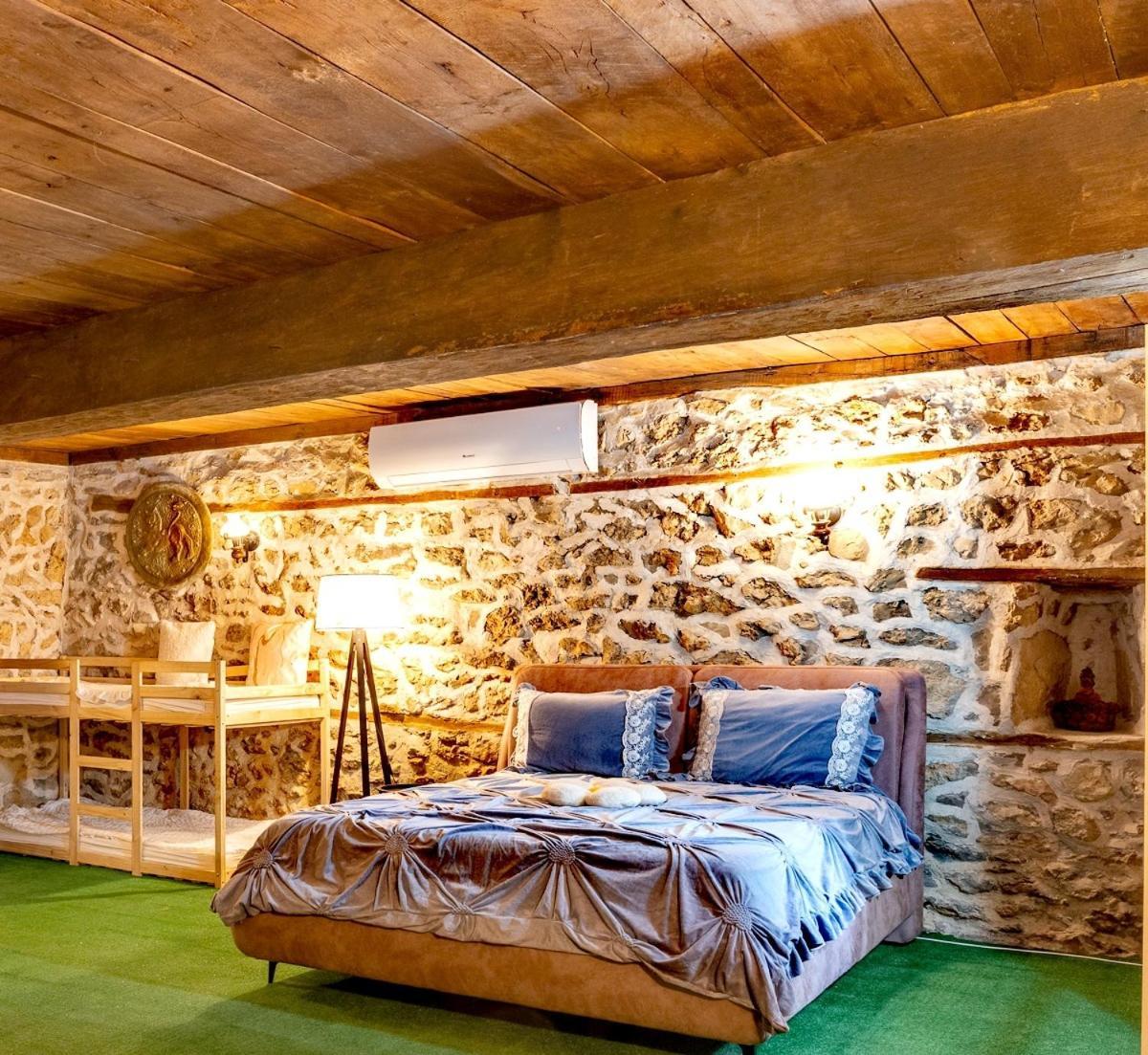Complex Arbanashki Style-Panoramic View With Summer And Winter Terrace, Jacuzzi, Sauna, Children'S And Adult Area With Cinema Summer Arbanasi Eksteriør billede